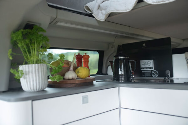 ford-nugget-interior-kaufen-ebbinghaus-galerie-03-600×400