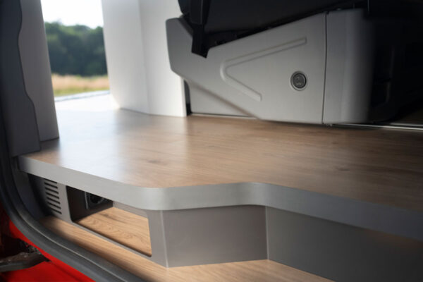ford-nugget-interior-kaufen-ebbinghaus-galerie-06-600×400
