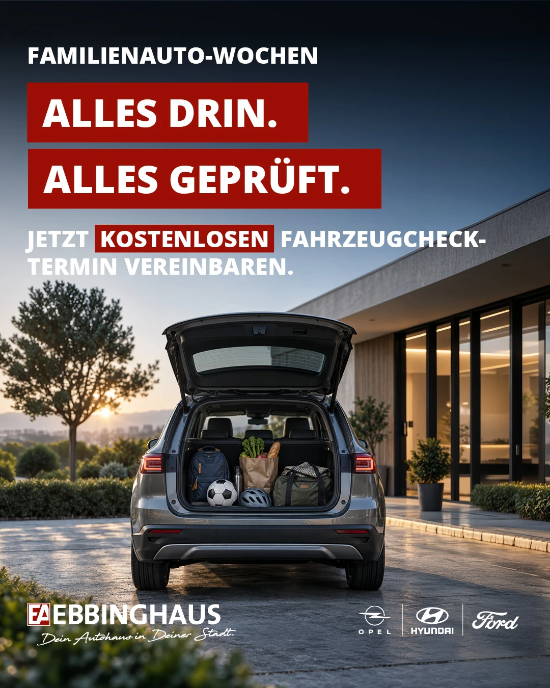 Familienauto mit geöffneter Heckklappe und Alltagsgepäck zur Familienauto-Woche bei Autohaus Ebbinghaus.